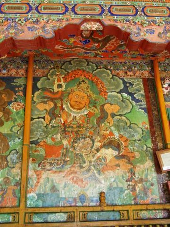 学堂にはこのような御法神の絵がよく描かれている。