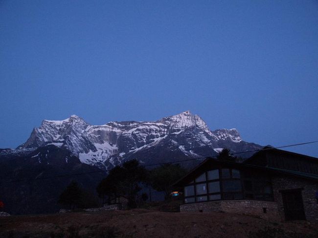 ５時ちょうど、コンデリ。この建物はこの公園の管理事務所です。