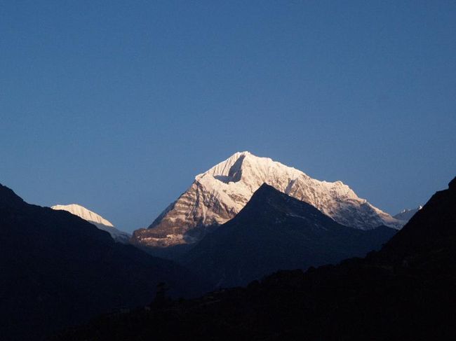 ５時３５分。朝日の当たり方を見ていると、日が昇る速度は速いですね。
