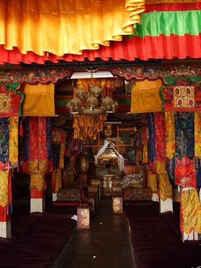 中ぐらいの仏殿は大体こんな感じです。