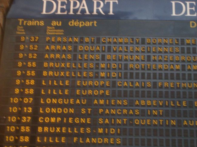 タイムテーブルが2箇所あったが同じものだと思い込んで見ていると私の電車がない。12月8日にダイヤ改正があるようだったのであせってインフォメーションに聞くとふたつは違うタイムテーブルで、もうひとつの方だと教えてもらった。。