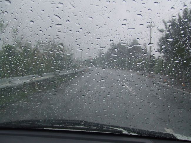 新城海岸から北へ向かう途中大雨が・・・<br />まだ早いけど今日は観光終了。