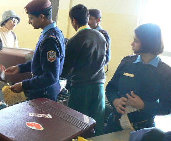 X線装置が無く、荷物は全部開けられる