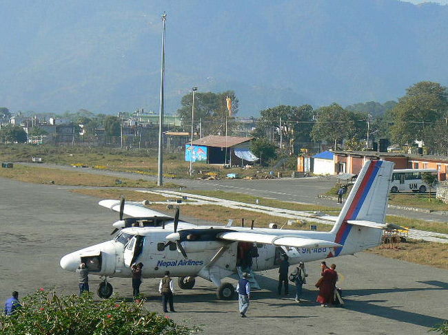 小さい飛行機とローカルな空港