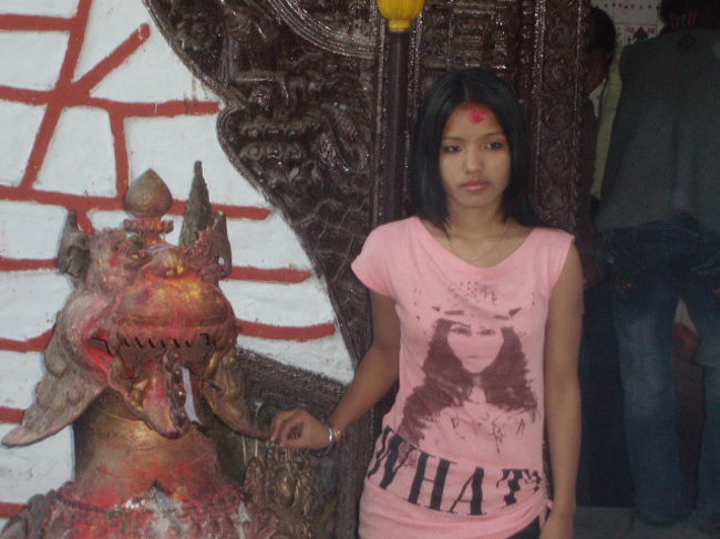 リゾートに訪れた人も寺の前で記念撮影