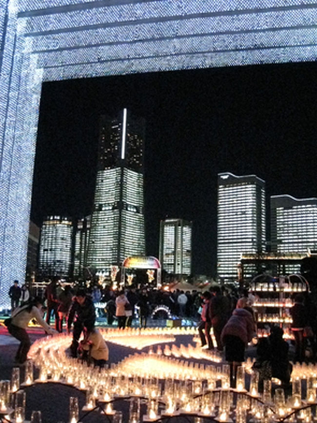 皆、おもいおもいの願いを込めて、キャンドルを飾っていました。