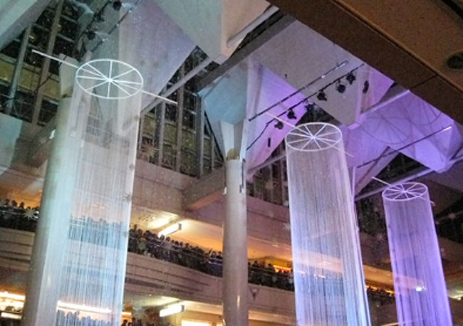 ランドマークタワーの中では光と音楽のイベントをしていました。