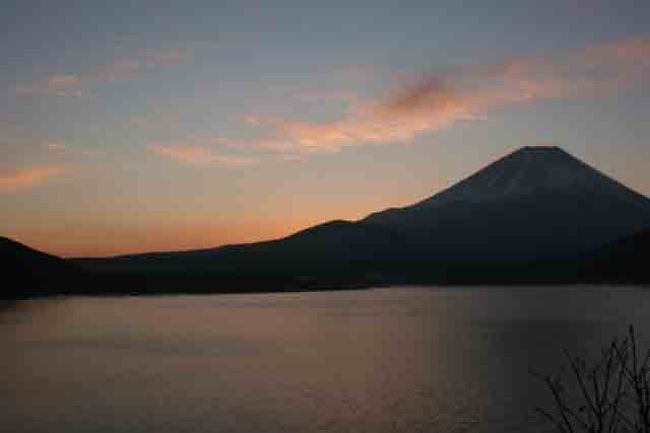 午前７時０３分です。(20D)<br /><br />雲が少しずつ変化しています。