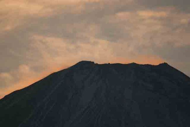 午前７時１４分です。(20D) 　<br /><br />前出の同様の画像よりも更に変化してきました。