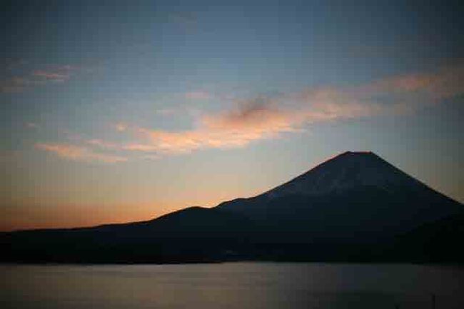 午前６時５１分です。(5D) 