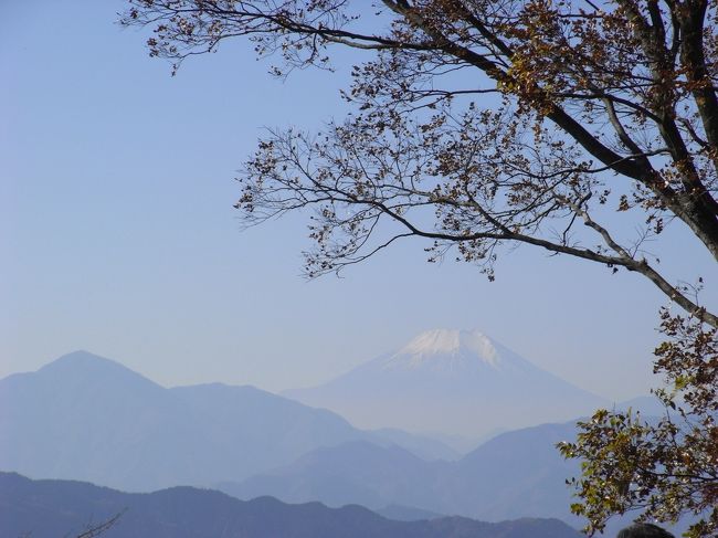 もう一つの3つ星認定の山「富士山」です。<br />ガスってはいたけど天気が良くて眺望も楽しめました。