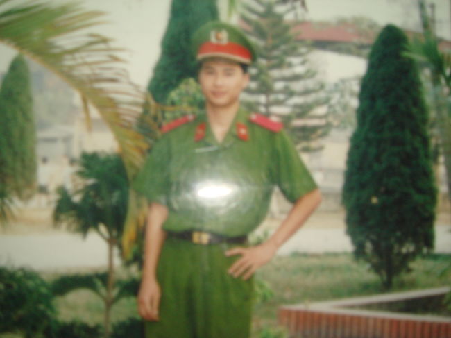 でね、おまけにこの人、昔警察官！