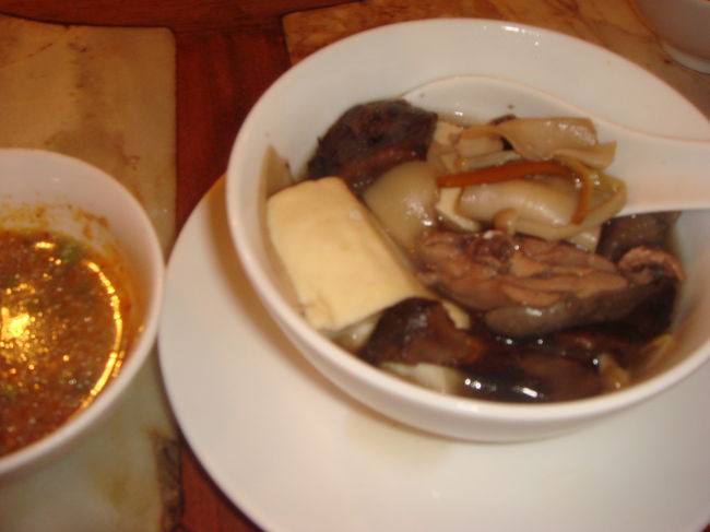 アシマに行きましたあああ！きのこなべのアシマですうう！しばらくきのこなべをごらんください。