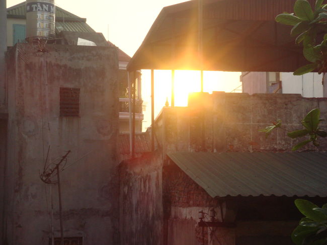 ハノイ最後の朝。ローズホテルの窓から。ああ、感慨深い。