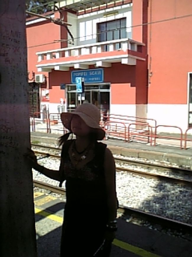 ポンペイ駅<br />お待ち下さい