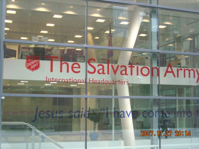 Salvation Armyの実にご立派な本部ビル。<br /><br />何となく違和感。まぁ人事だけど。