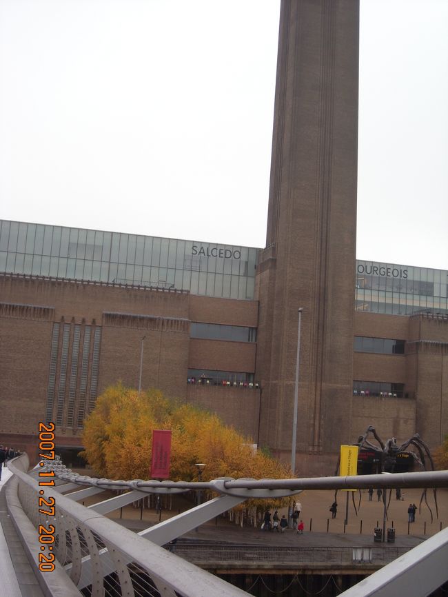 モダンアートとやらには全然興味がないので来るつもりもなかったTate Modernとやらに勢いで到達。<br />