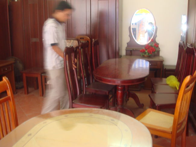 パパが、たぶん不要であろうクソでかいカウンターを注文してしまったのは、この店主がなぜか気に入ったからだって。はあ〜。