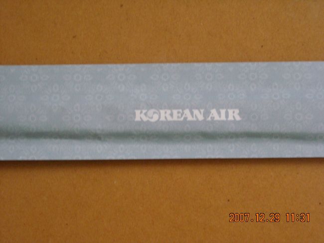 コリアンエアの割り箸。<br /><br />帰りのインチョン→福岡のチビちらし寿司についていた。
