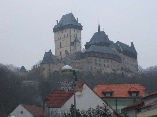 残念ながらこの時期は閉鎖中で、内部の見学はできませんでした。