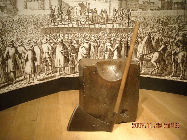 White Tower。<br /><br />首切る道具。あいたた。