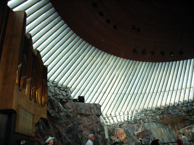 ヘルシンキ　テンペリアウキオ教会