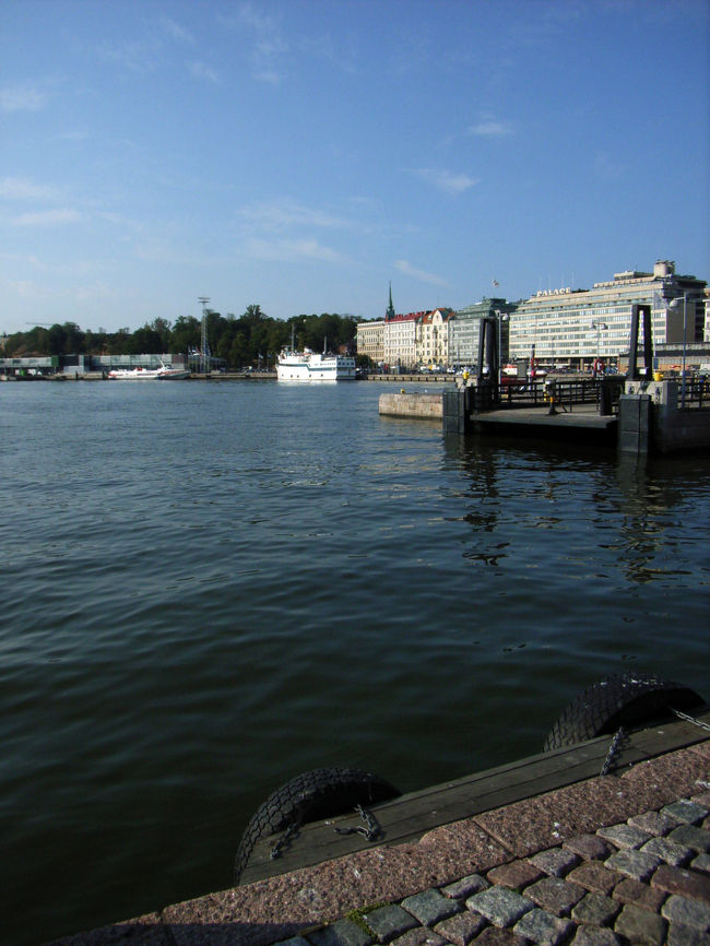 ヘルシンキ　マーケット広場のある港