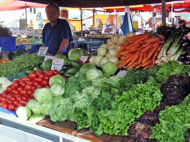 ヘルシンキ　マーケット広場の八百屋さん
