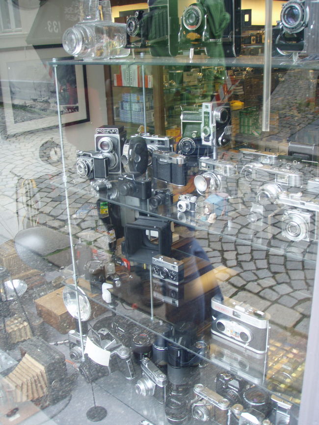 スワイノンの友達、アントニオの<br />カメラ屋さん。<br /><br />アントニオは不在