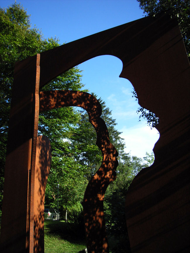 エドガー・グリーグハウスの看板　プロフィールのシルエットが切り抜かれています