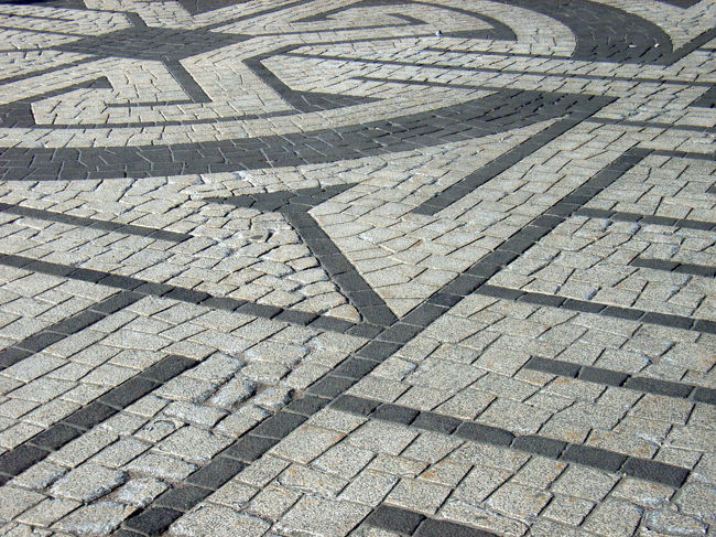 フログネル公園　幾何学的なデザインのの石畳