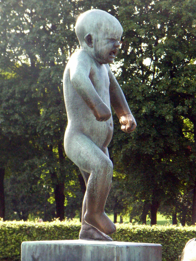フログネル公園　ヴィーゲランの彫刻　「おこりんぼう」として最も有名なAngry little boy, crying