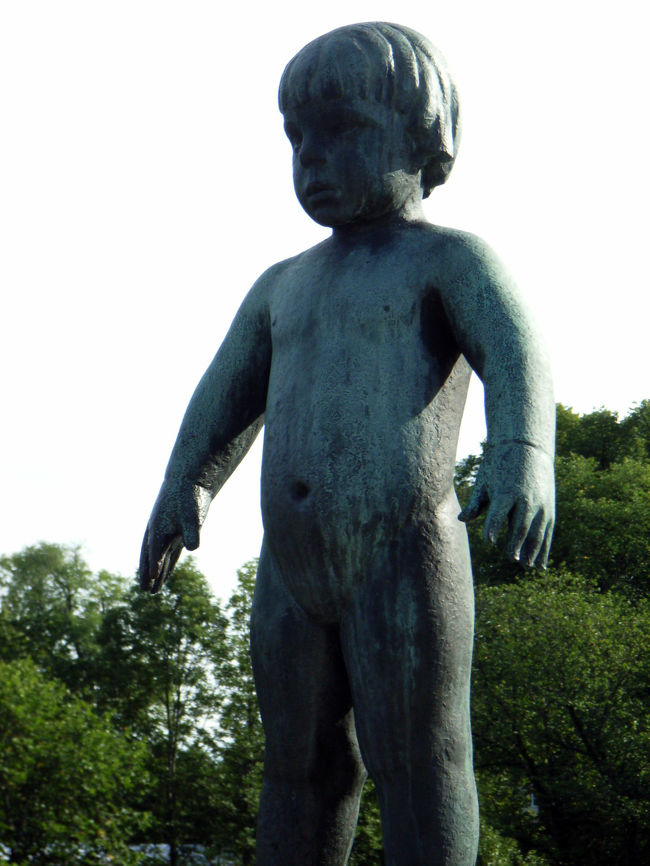 フログネル公園　ヴィーゲランの彫刻　タイトルがわかりません　キュート！