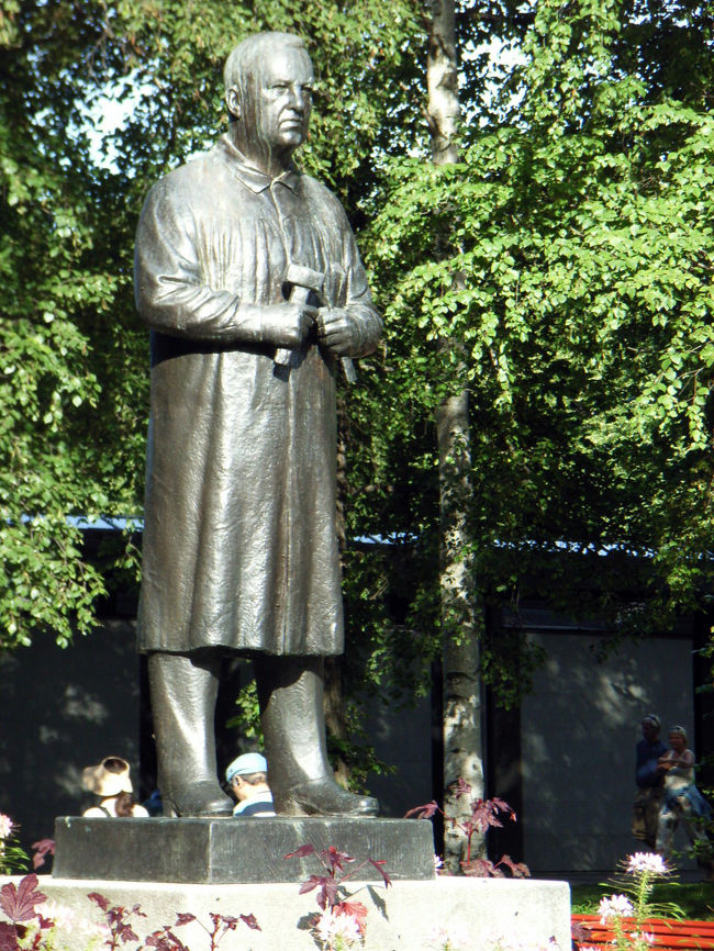 フログネル公園　出口付近にたたずむヴィーゲランの像　小柄です