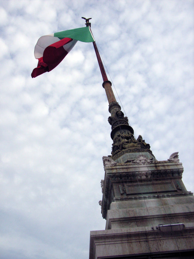 ヴィットリオ・エマヌエーレ２世記念堂のイタリア国旗