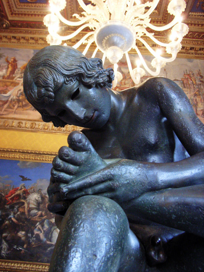 カピトリーニ美術館の「とげ抜き少年」像