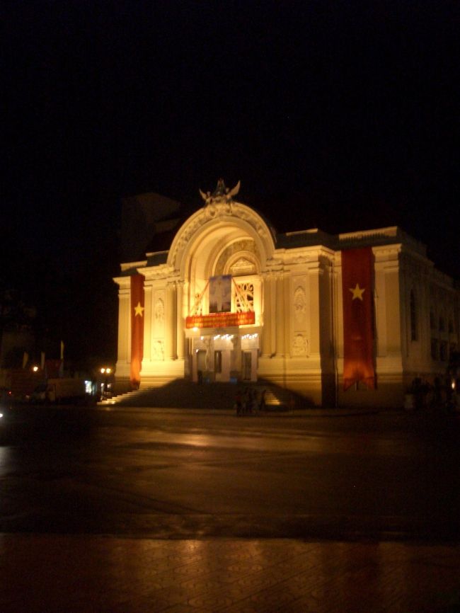 夕食のお店に行くのにさまよっちゃいましたが無事到着。<br /><br />夕飯はそれなりのレストランでフレンドリーな従業員と一緒になかなか楽しめました!!味も良かったですよ!!