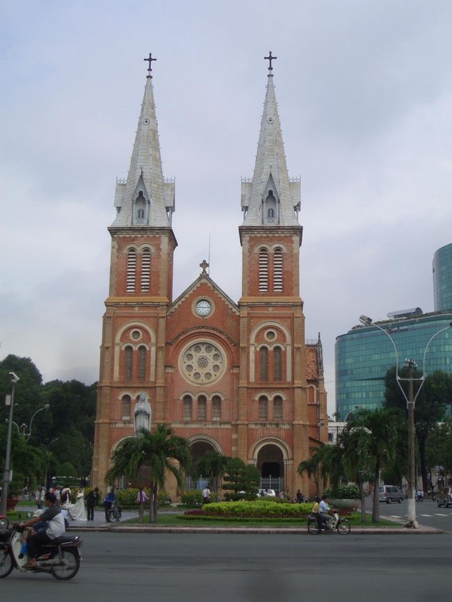 3日目は勝手に観光しました。<br /><br />聖母マリア協会です。