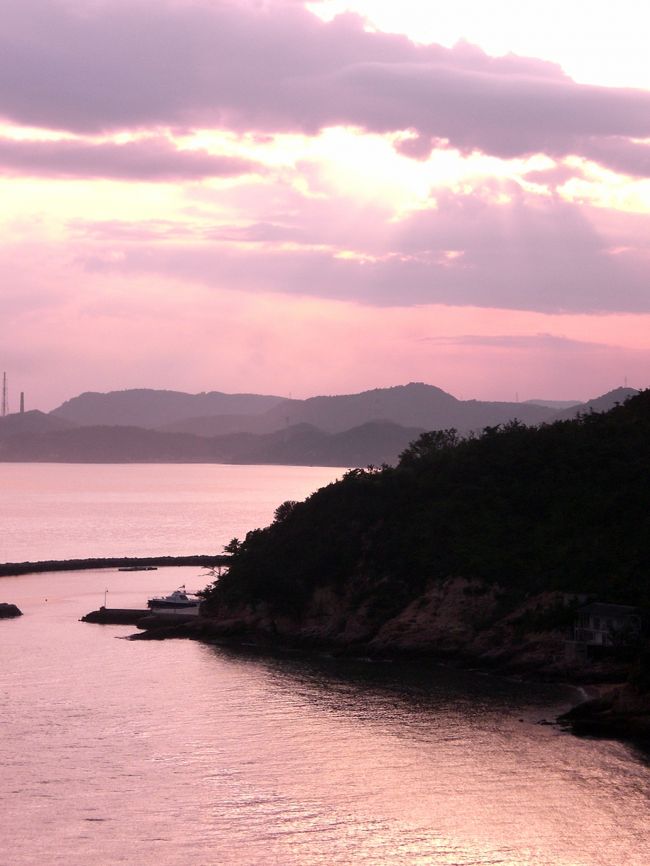 ベネッセハウスのミュージアムから見た夕暮れの風景