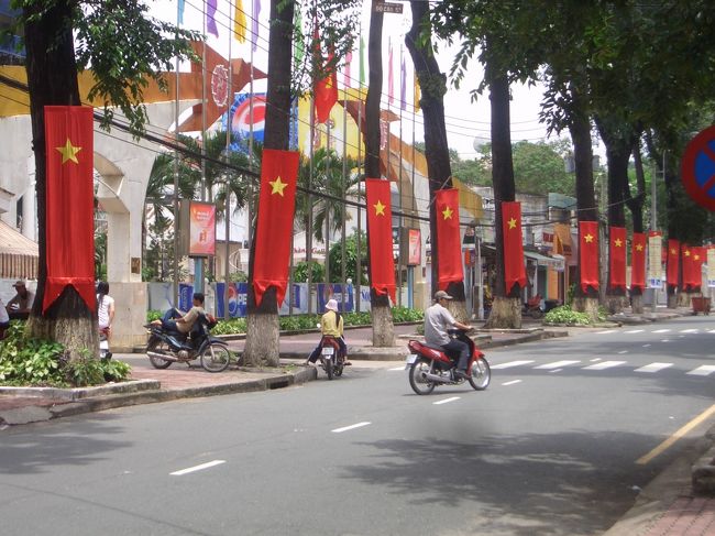 独立記念日だったので、国旗が掲揚されてました。