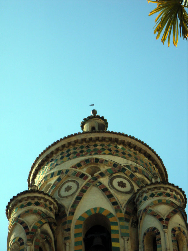 アマルフィのドゥオモ　天国の回廊から見上げる