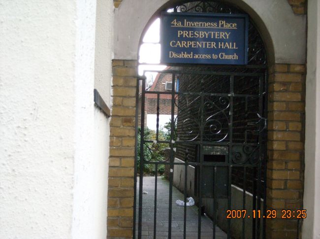 折角の好天気なので，ホテル近くのKensington Gardensを散歩する事に。