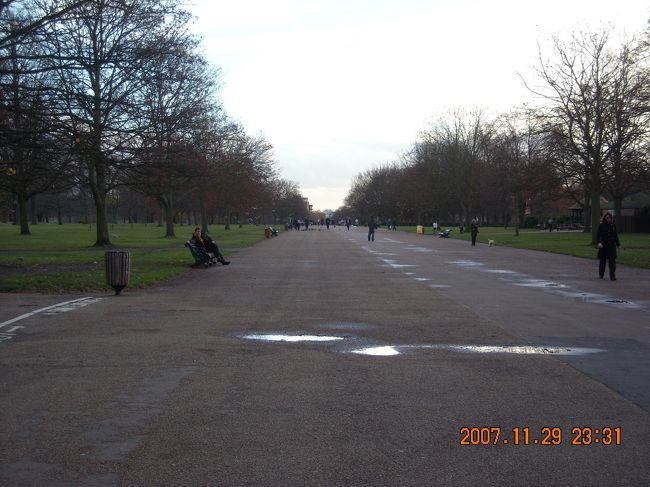 いざKensington Gardensへ。
