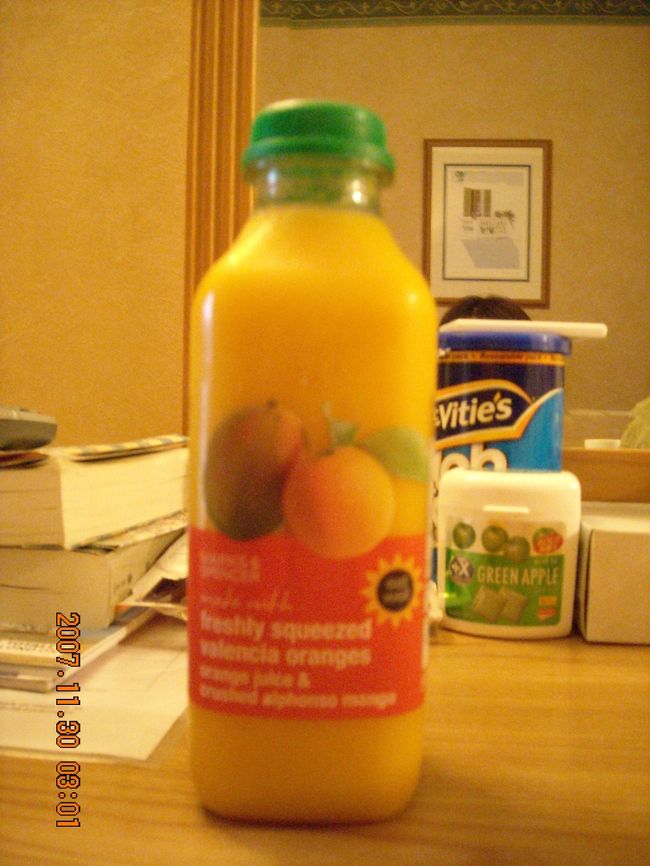 お世話になったＭ＆Ｓのジュース。<br /><br />500mlで種類によって£1.79〜1.99。<br /><br />皆ありがとう。