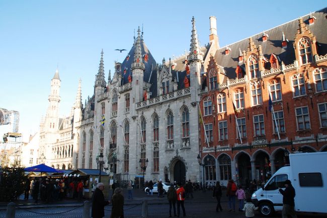 【マルクト広場に面する州庁舎】