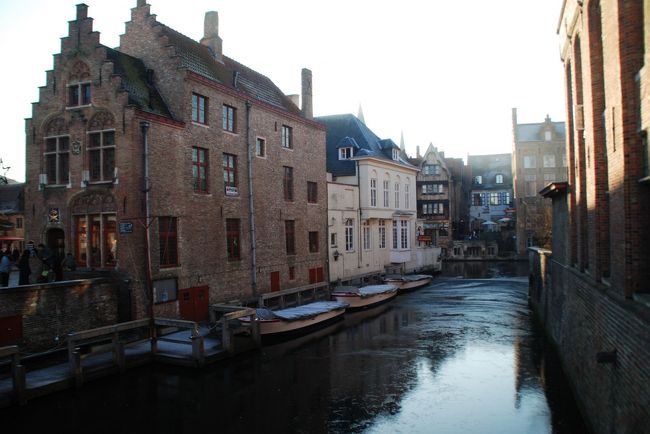 運河。氷が張っていて運河クルーズは休止