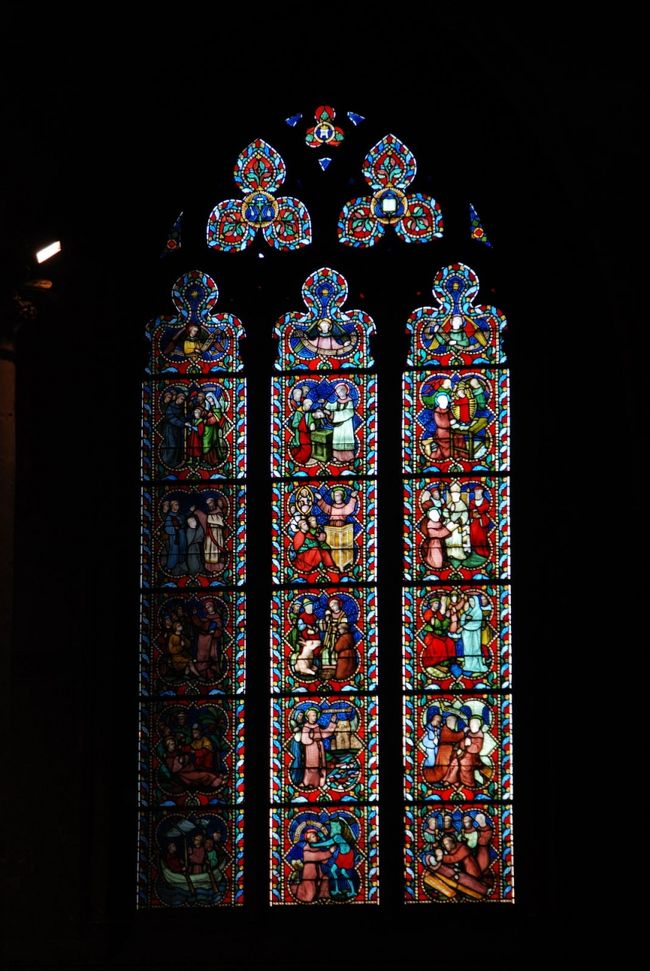 【聖母教会のステンドグラス】
