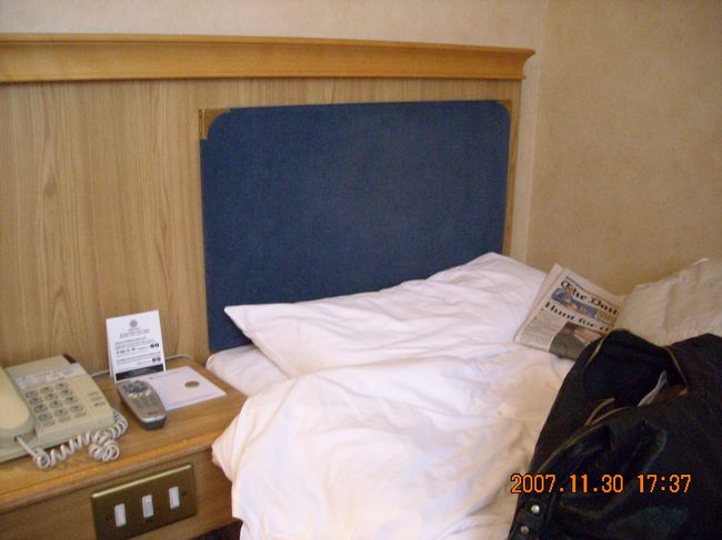 お世話になったシングルベッド。スプリング具合は絶妙だった。