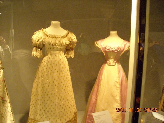 これはくびれ過ぎ。羨ましくない。