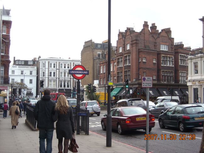 TubeのSouth Kensington駅へ